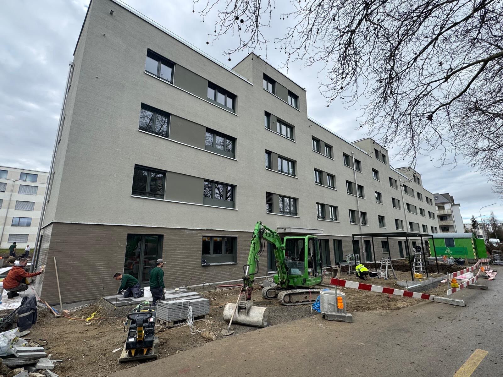 Plattenarbeiten in Ausführung